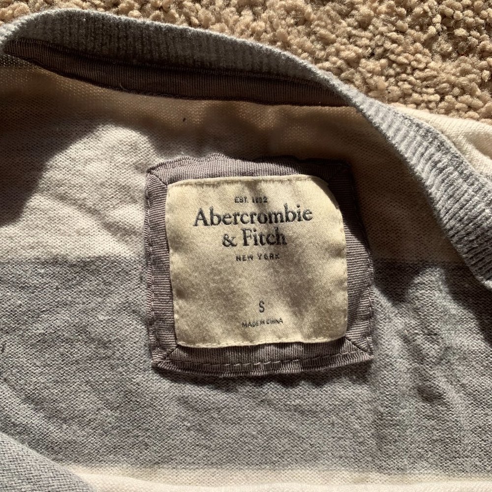 A&F Shirt - Picture 3 of 3